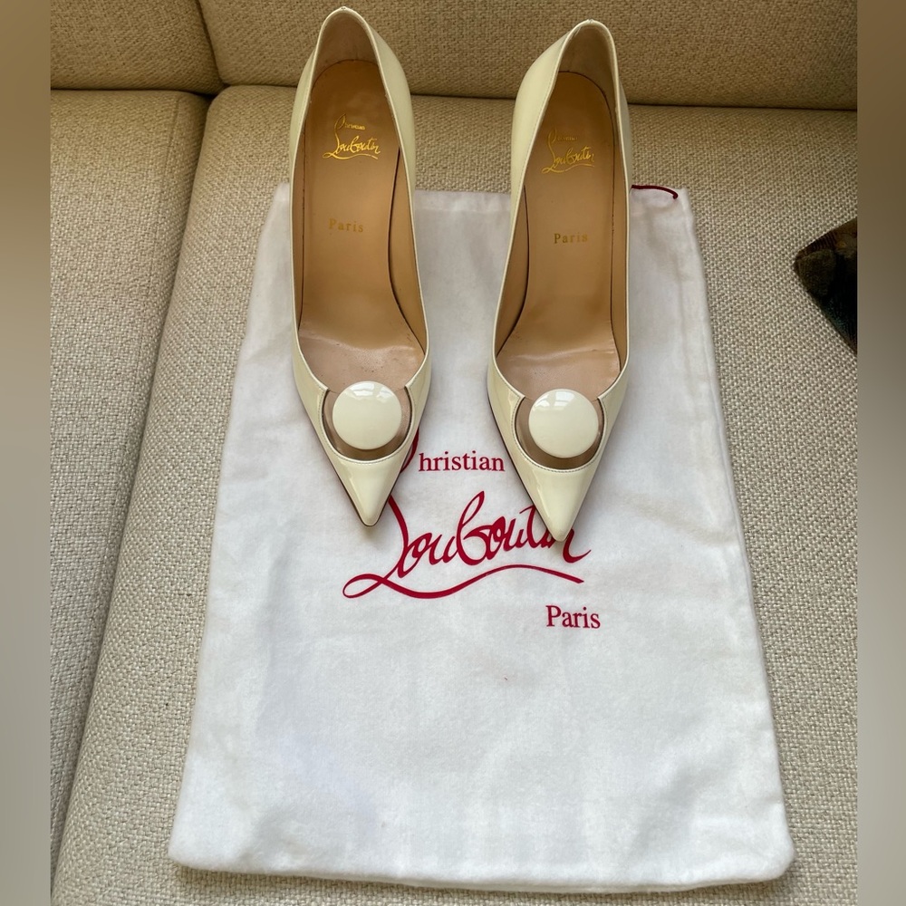 Christian Louboutin Cream/White Patent Leather
Pumps EU 39.5 - Picture 4 of 15